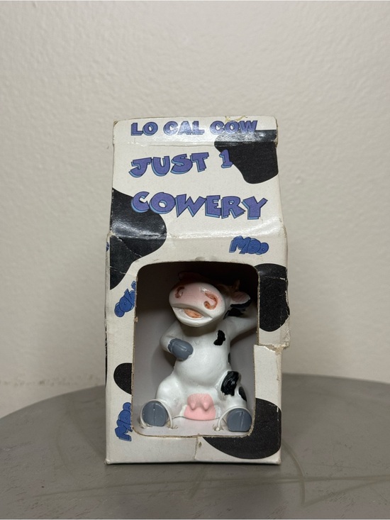 Other - Just 1 Cowery Figurine in Cow Print Box
